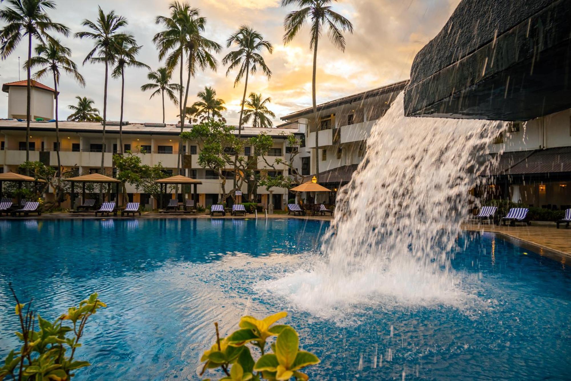 Tangerine Beach Hotel Kalutara Exteriör bild
