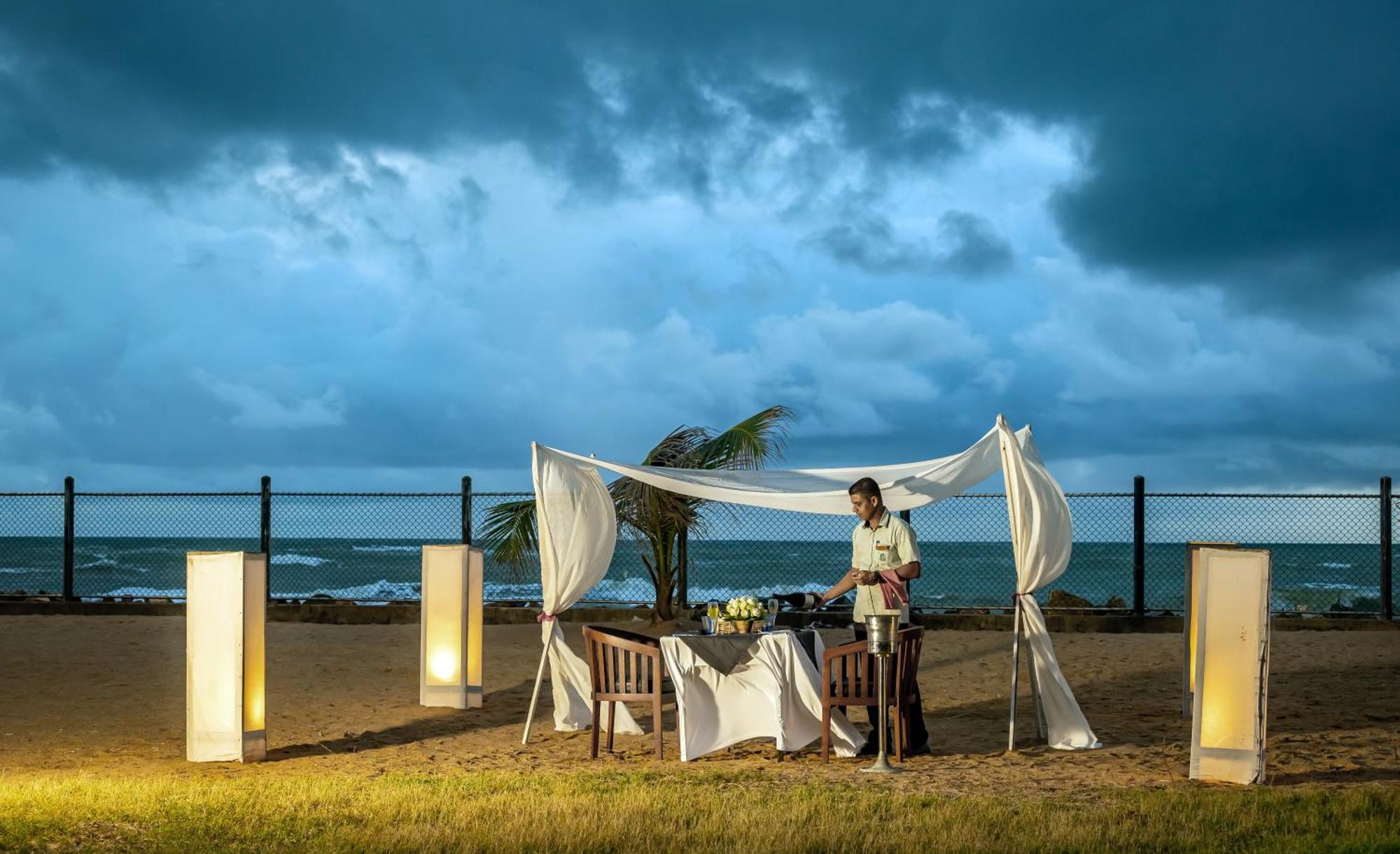 Tangerine Beach Hotel Kalutara Exteriör bild