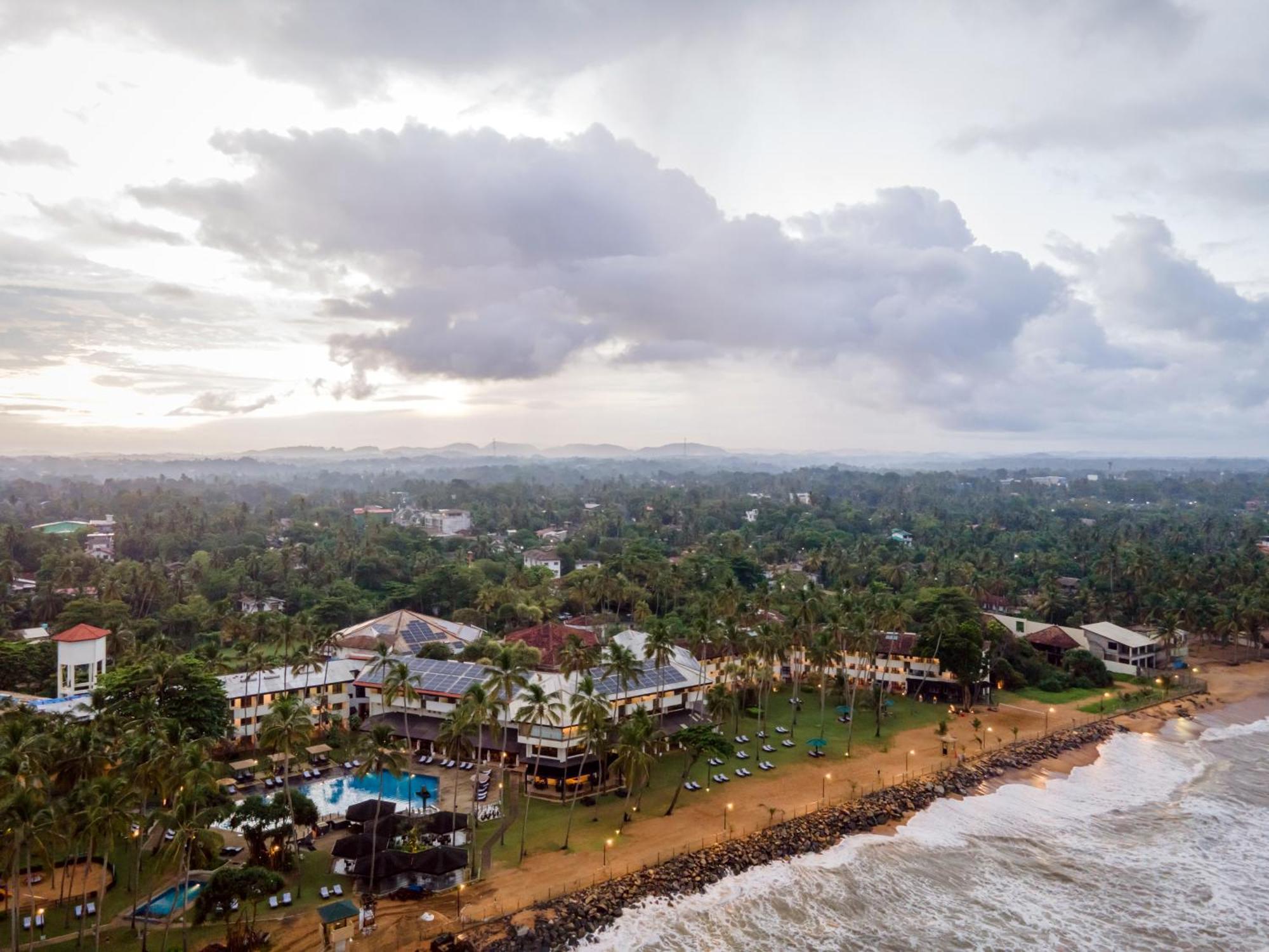 Tangerine Beach Hotel Kalutara Exteriör bild